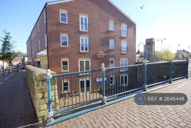 2 bedroom flat in Melbourne Street, Stalybridge, SK15 (2 bed) (#2646448)