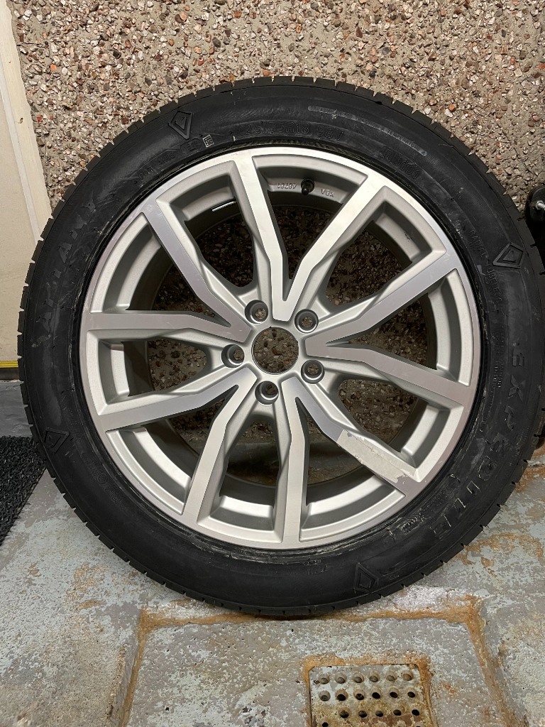 Jeep Cherokee Wheel & Tyre (Unused)
