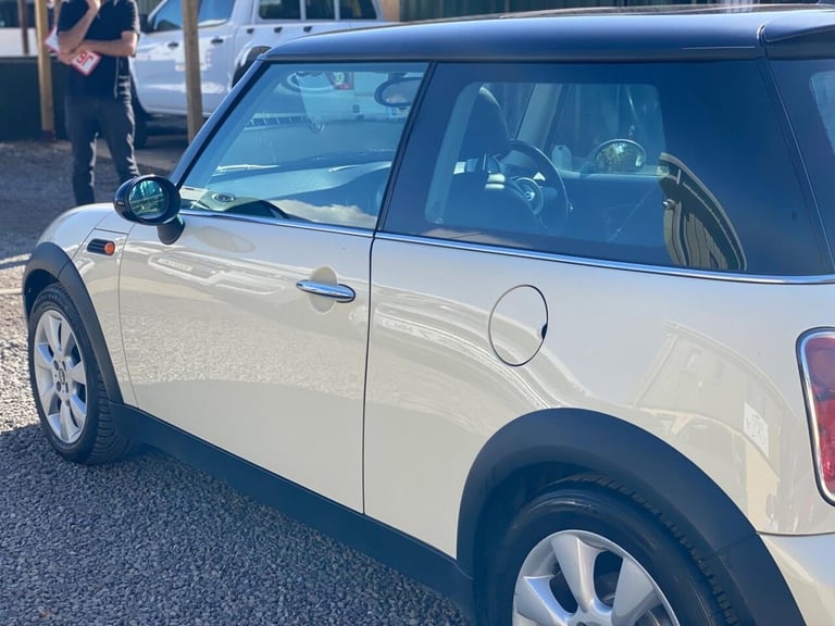 2005 MINI Hatch 1.6 Cooper Hatchback 3dr Petrol Manual Euro 4 (116 bhp) Hatchback Petrol Manual