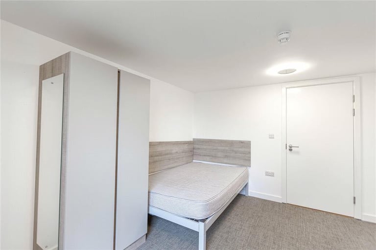 image for 📎 Trendy Living 🔐 Affordable Shared Room for the Modern Renter!