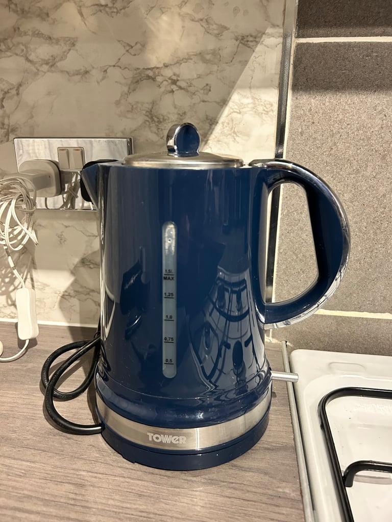 image for Tower Blue Kettle – Great Condition