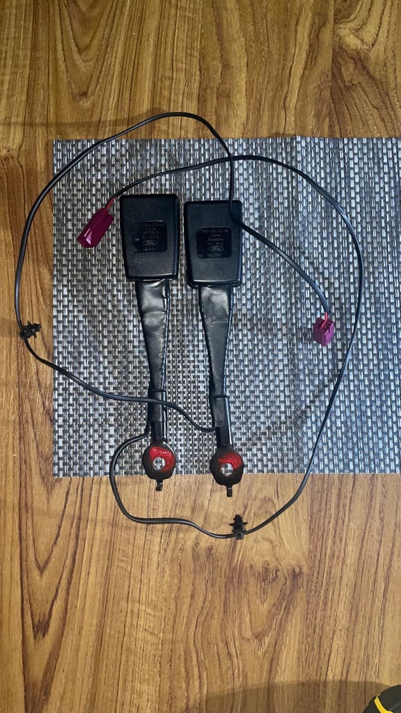 Ford Fiesta Mk7 Seatbelt Buckle Seat Belt Passengers & Drivers Front 8V51B61208