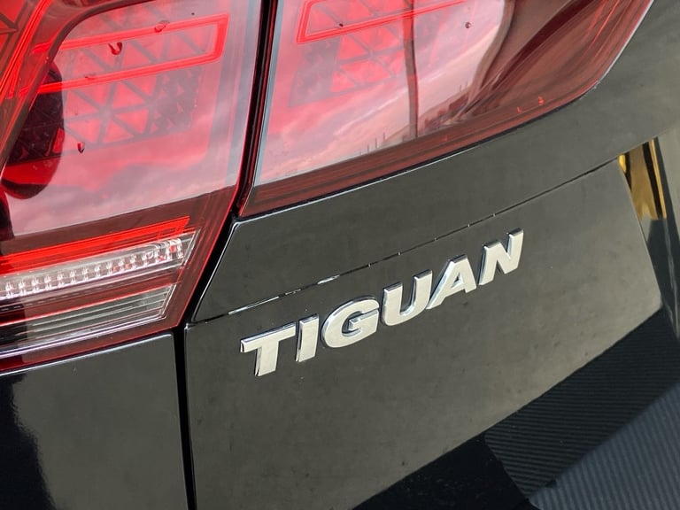 2017 Volkswagen Tiguan 2.0 TDi 150 4Motion R-Line 5dr SUV DIESEL Manual