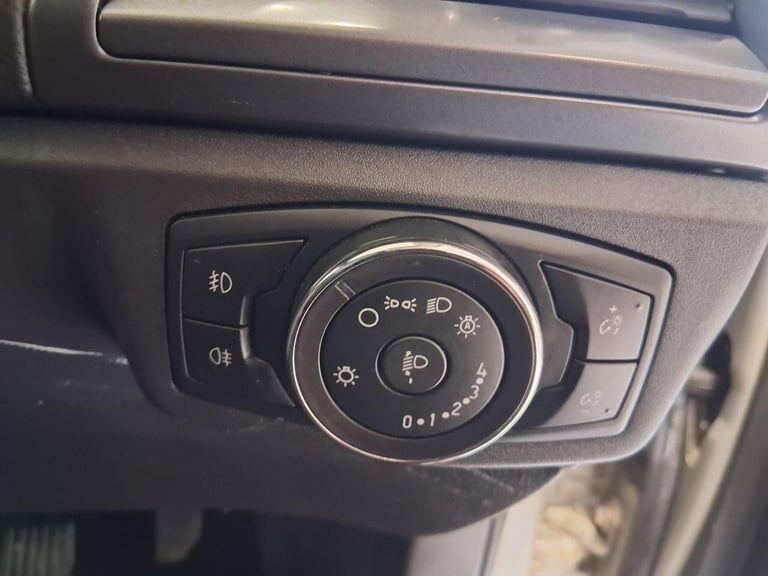 2015 Ford Mondeo 2.0 TDCi Titanium Hatchback 5dr Diesel Manual Euro 6 (s/s) (150 ps) HATCHBACK Di...