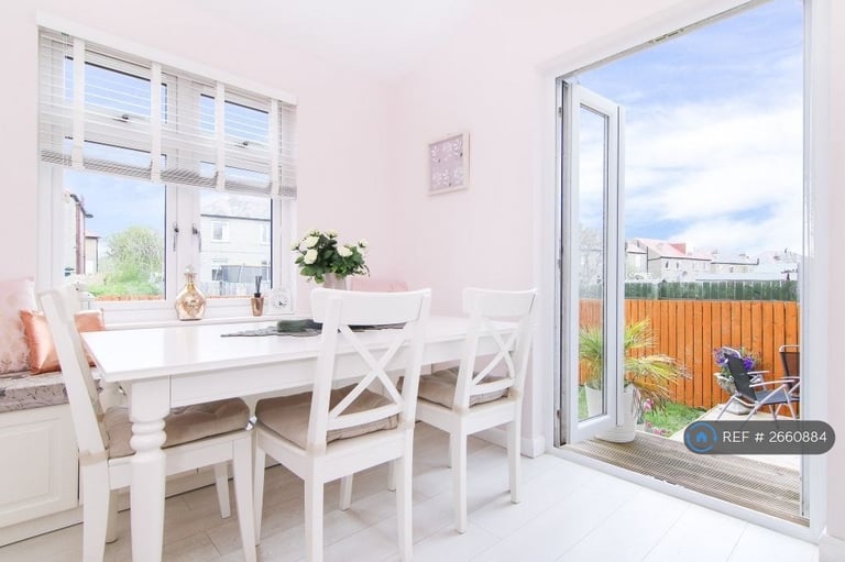 3 bedroom flat in Colinton Mains Terrace, Edinburgh, EH13 (3 bed) (#2660884)