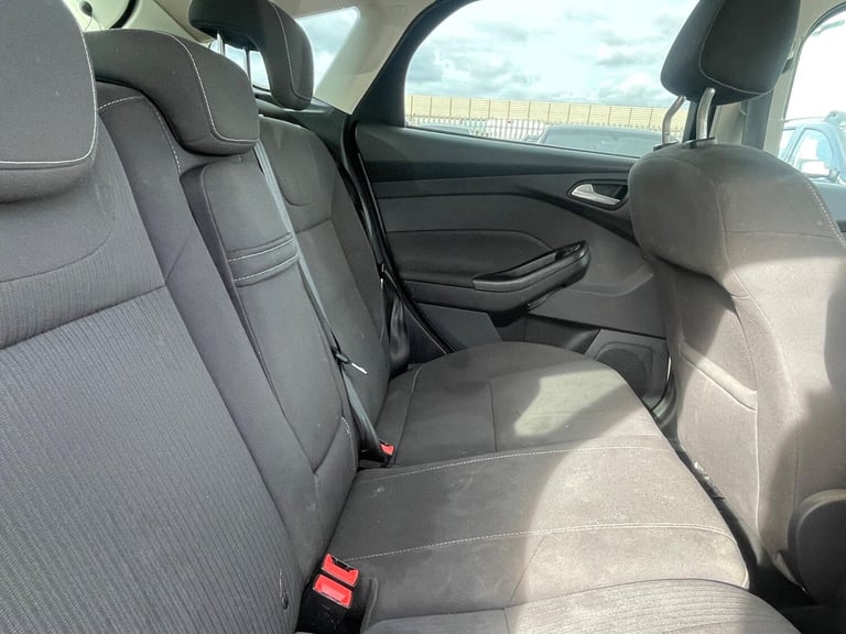2011 Ford Focus 1.6 Titanium Euro 5 5dr HATCHBACK Petrol Manual