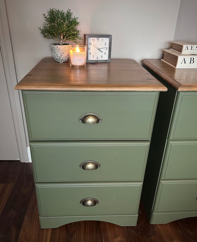 Pair of Painted Bedside Cabinets / Tables