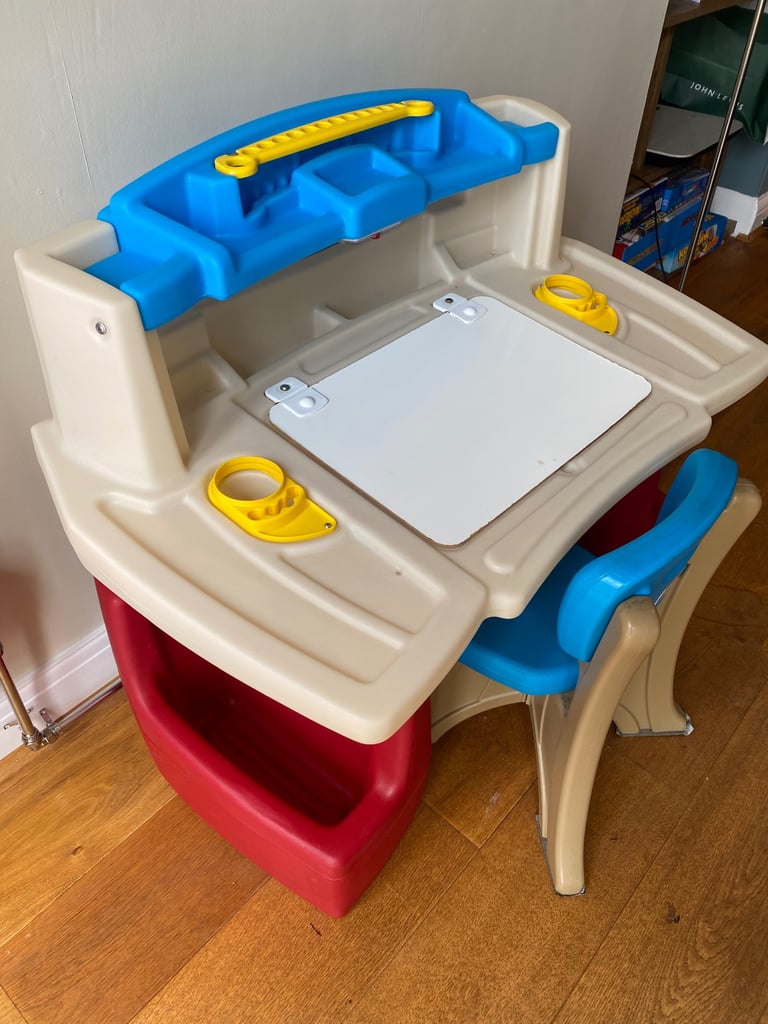 Step 2 Deluxe Art Activity Desk