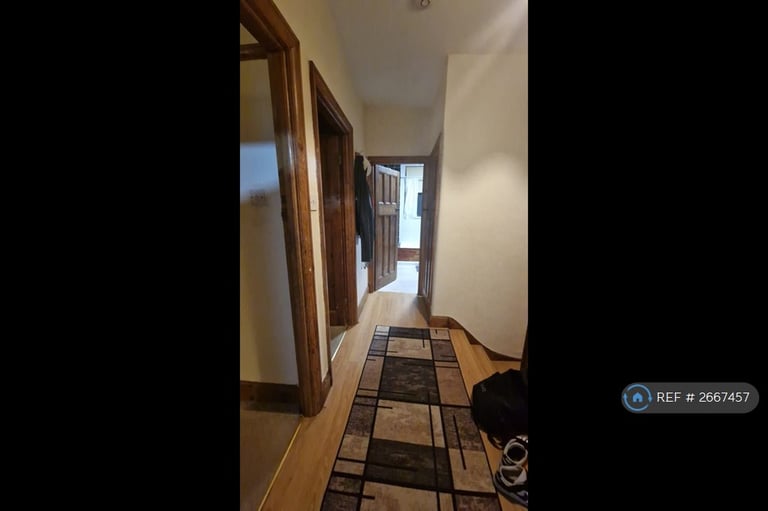 2 bedroom flat in London, London, SW18 (2 bed) (#2667457)