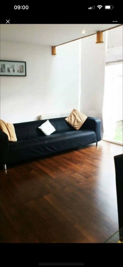 ROOM TO LET IN EWELL WEST