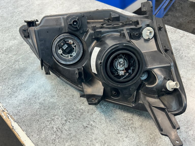 Honda civic 2005 passenger side headlight 