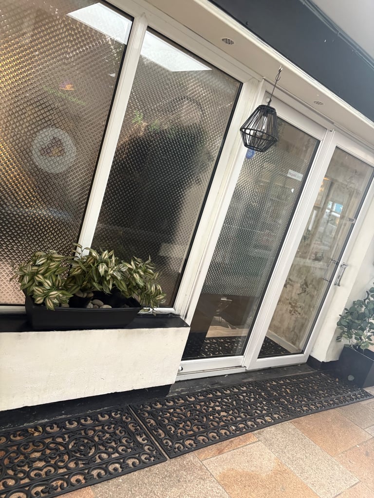 Bangor salon bills included to rent for £140 week £20 per day! 