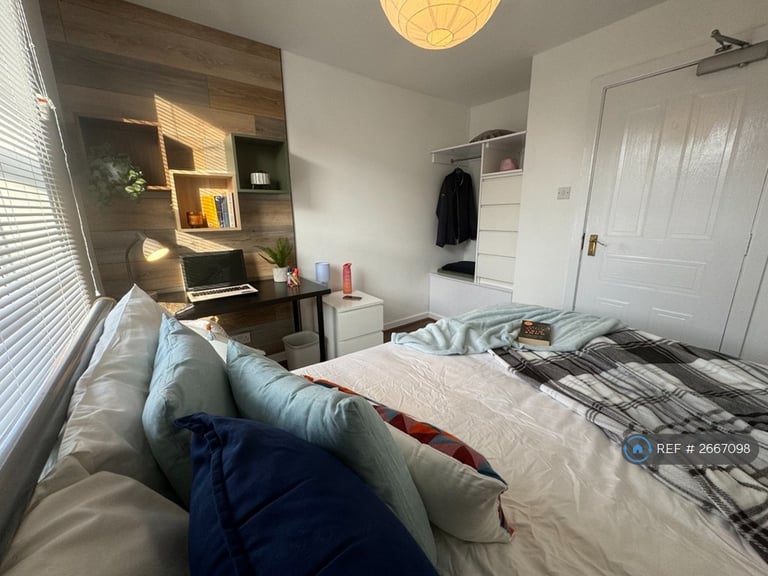 7 bedroom house in Garmoyle Road, Liverpool, L15 (7 bed) (#2667098)