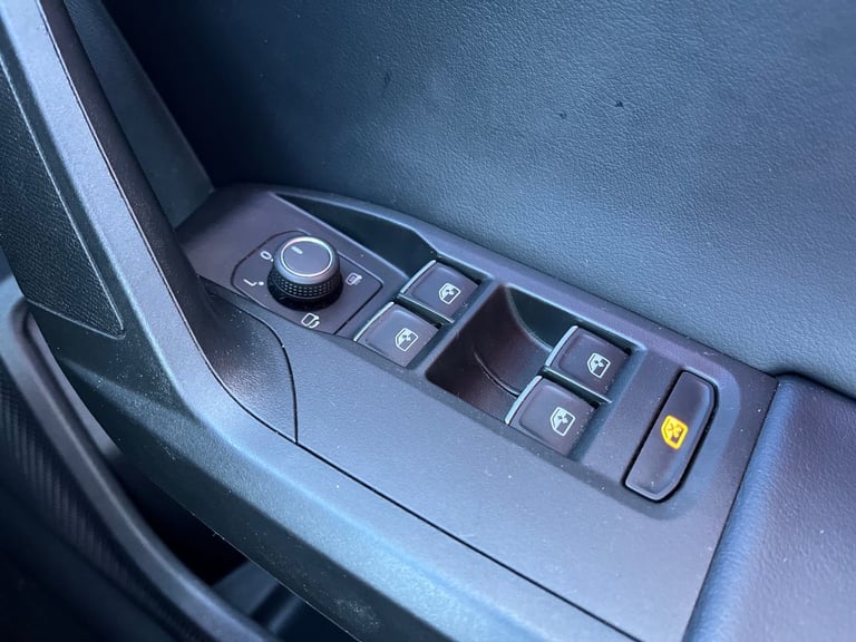  SEAT Leon Estate 1.5 Etsi Mhev Fr Estate 5dr Petrol Hybrid Dsg Euro 6 s/s 150