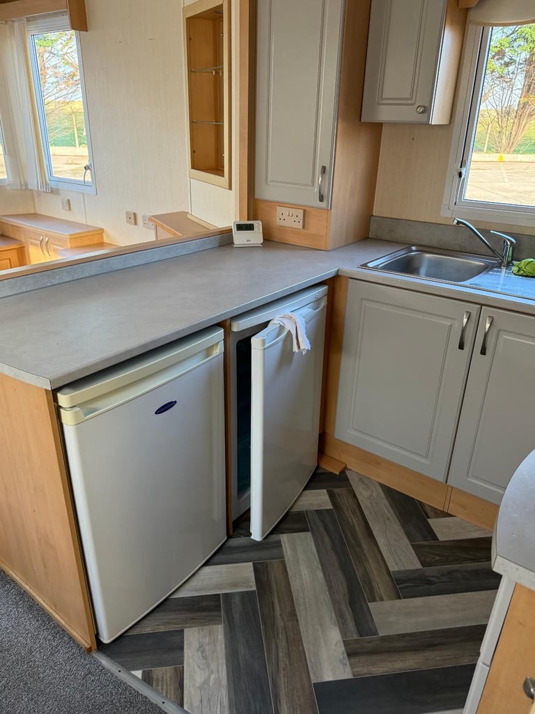 CHEAP CARAVAN FOR SALE OFF SITE 32FT X 12FT X 2 BEDROOMS / PRIVATE LAND