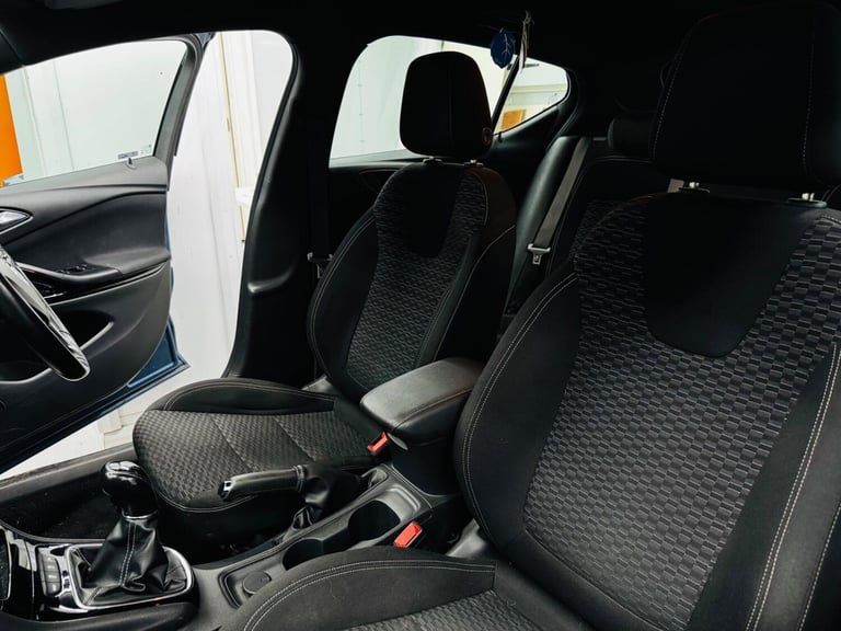 2016 Vauxhall Astra 1.6 CDTi BlueInjection SRi Nav Euro 6 (s/s) 5dr HATCHBACK Diesel Manual