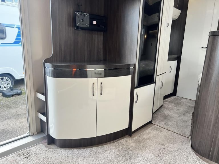2024 HOBBY PRESTIGE 720 KWFU 6 Berth fixed bunk beds