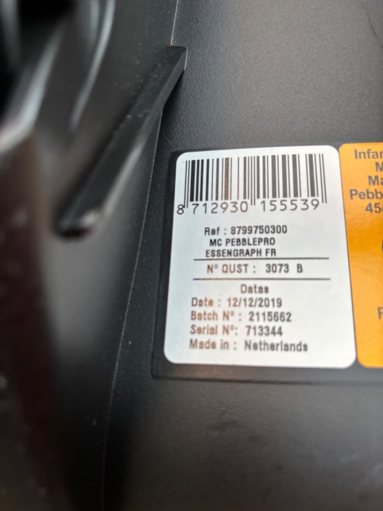 MaxiCosi Isofix base and PebblePro Car Seat