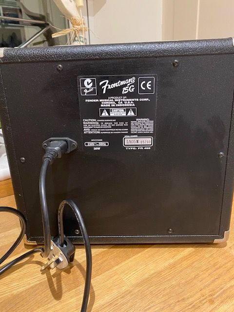 Squier Strat Fender Electric Guitar plus Fender Frontman 15Gamp