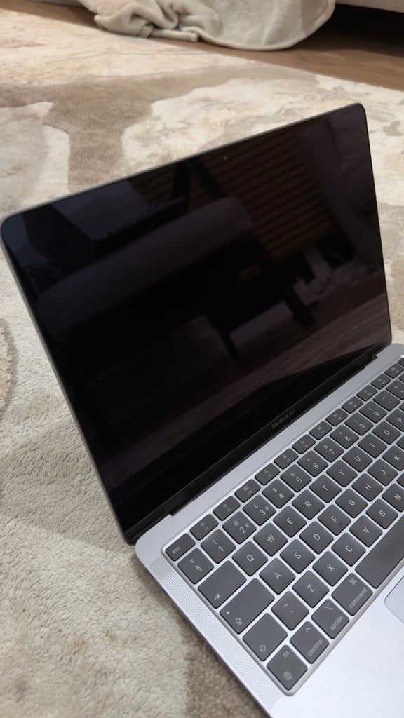 13" Macbook Air (M1) – Excellent Condition