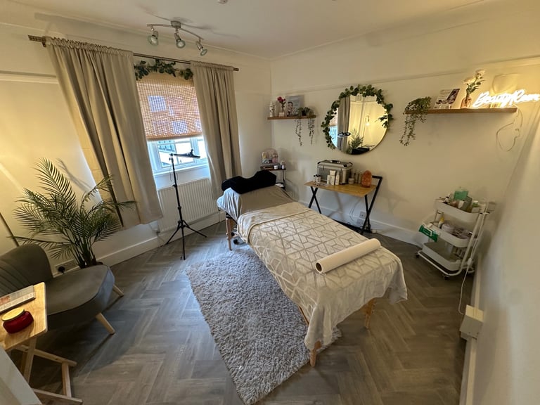 Richmond beauty room to rent  - Beauty / therapy / nail tech / massage / counselling /