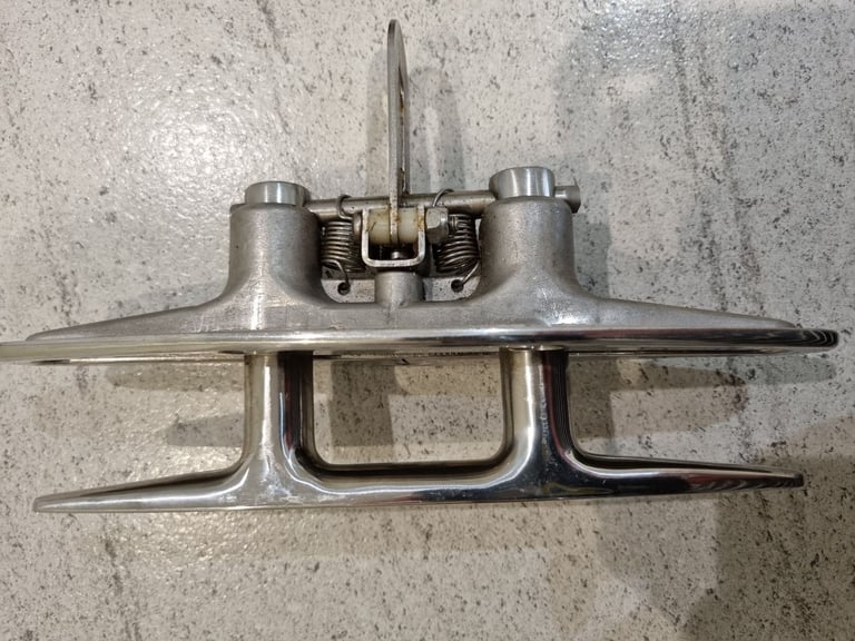 Stainless steel pop up boat cleat