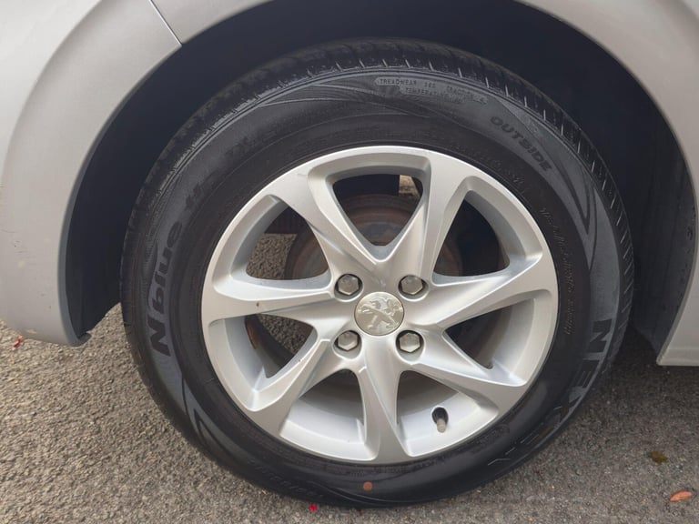 2013 Peugeot 208 1.2 VTi Active 5dr HATCHBACK PETROL Manual