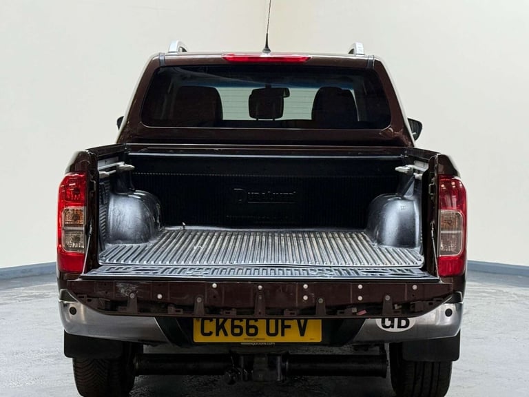 2016 Nissan Navara Double Cab Pick Up Tekna 2.3dCi 190 4WD Auto PICK UP DIESEL Automatic