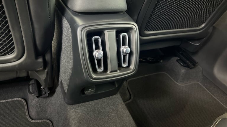 2021 Volvo XC40 R-Design, T3 automatic (Power Tailgate, Rear Park Assist) Estate Petrol Automatic