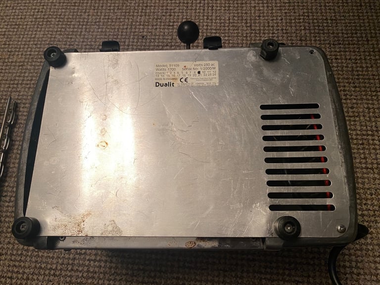 Dualit 3 slice toaster with sandwich holder.