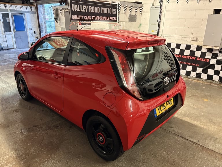 TOYOTA AYGO 1.0 VVT-i x-play 2016