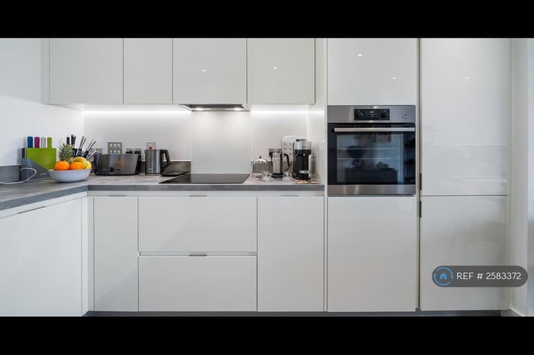 1 bedroom flat in Madeira Street, London, E14 (1 bed) (#2583372)