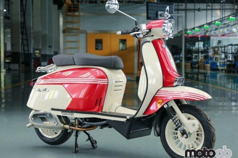 Royal Alloy GP 125cc Modern Classic Retro Automatic Moped Scooter For Sale