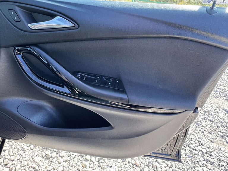 2017 Vauxhall Astra 1.4T 16V 150 SRi 5dr HATCHBACK PETROL Manual