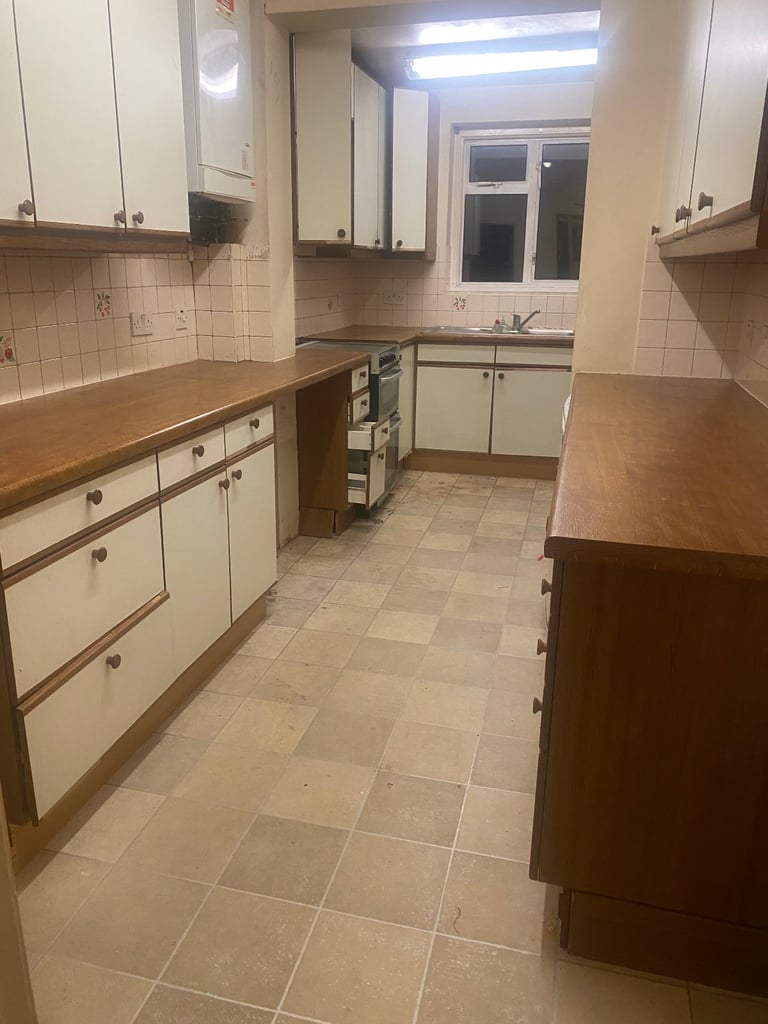 Spacious 3 bed house excellent location 