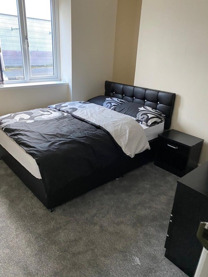 spacious rooms to let in shaw 