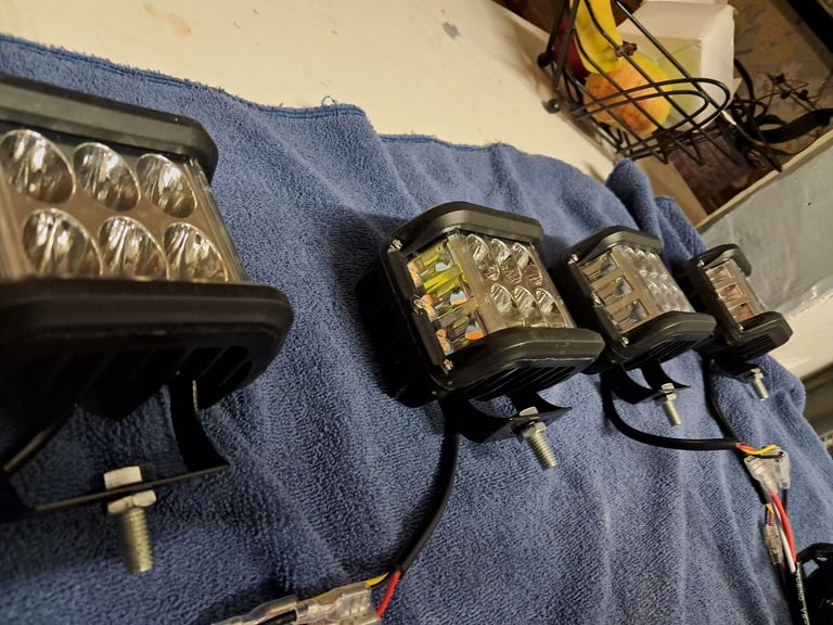 White and amder flashing lights with wiring loom 