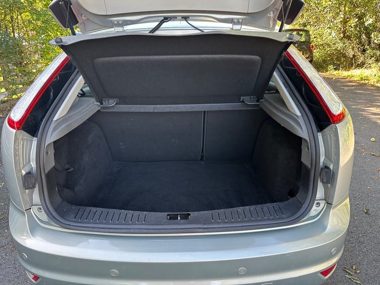 FORD FOCUS TITANIUM Hatchback, 2010, Manual, 1596 (cc), 5 doors