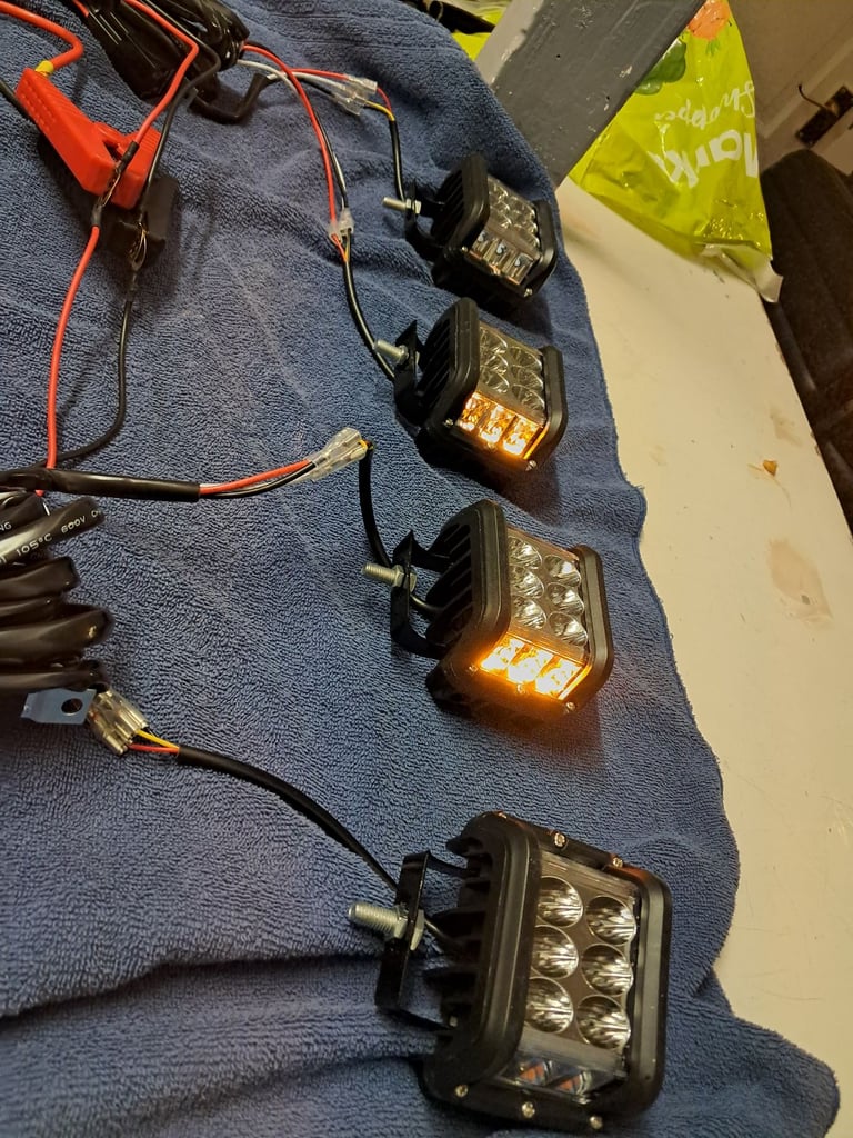 White and amder flashing lights with wiring loom 