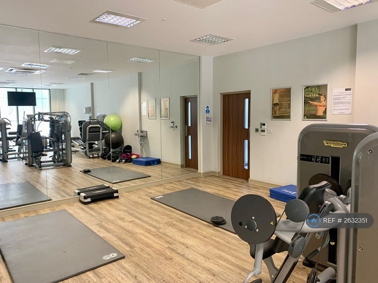 2 bedroom flat in Avon House, London, SW18 (2 bed) (#2632351)