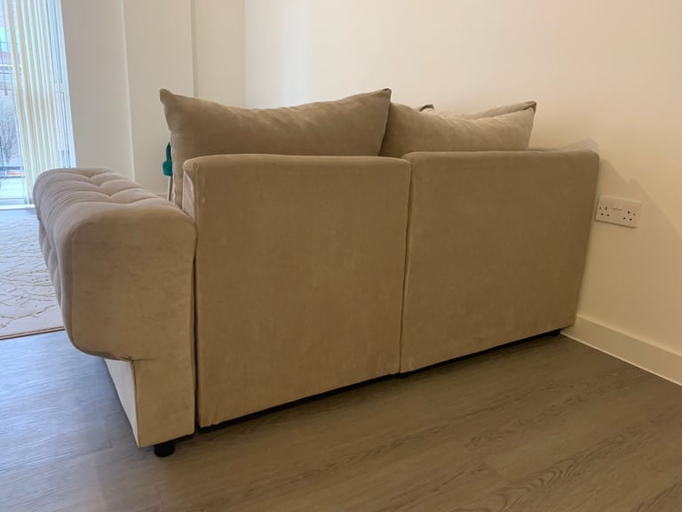🛋️ Need gone asap – Right-Hand 4-Seater Corner Sofa – Only 6 Months Old – FREE Local Delivery
