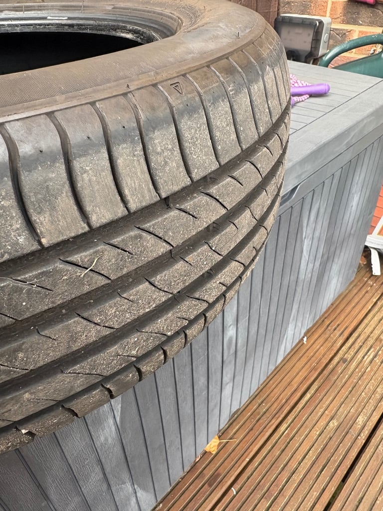 215/60R17 Delinte tyre