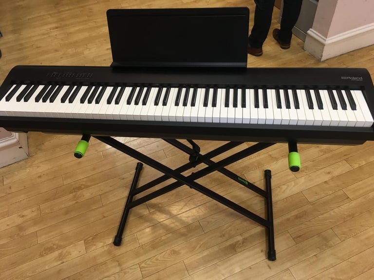 Roland FP 30x keyboard/ Piano 