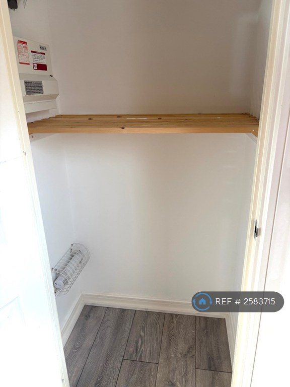 2 bedroom flat in Burrows Crescent, Chipping Norton, OX7 (2 bed) (#2583715)
