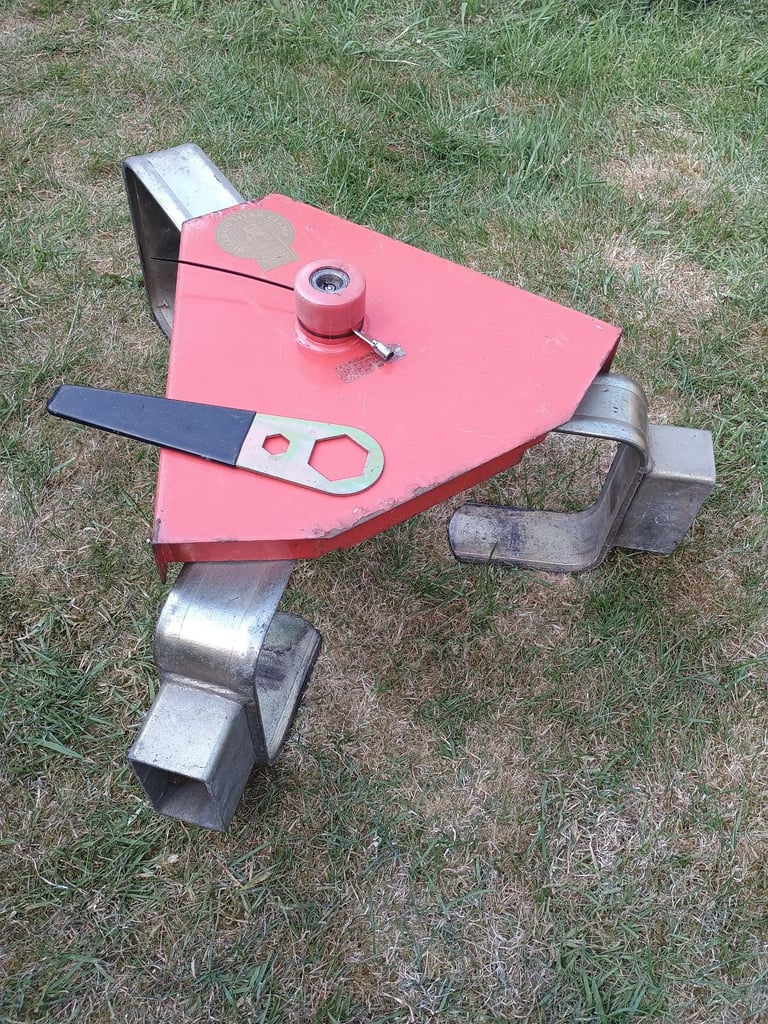 Bulldog Titan  wheel clamp 