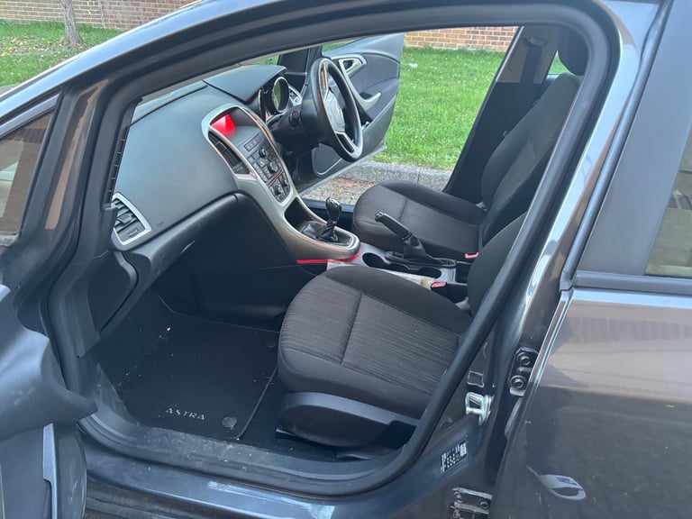 Vauxhall, ASTRA, Hatchback, 2011, Manual, 1598 (cc), 5 doors