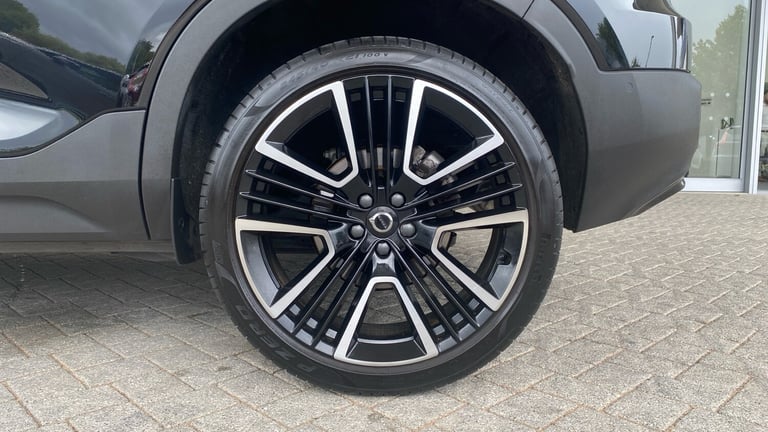 2024 Volvo XC40 2.0 B3P Ultra Dark 5dr Auto ESTATE PETROL Automatic