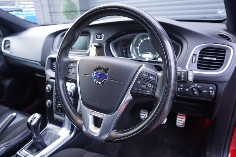 2015 Volvo V40 D2 [120] R DESIGN *IMMACULATE CONDITION £20 ROAD TAX* HATCHBACK Diesel Manual