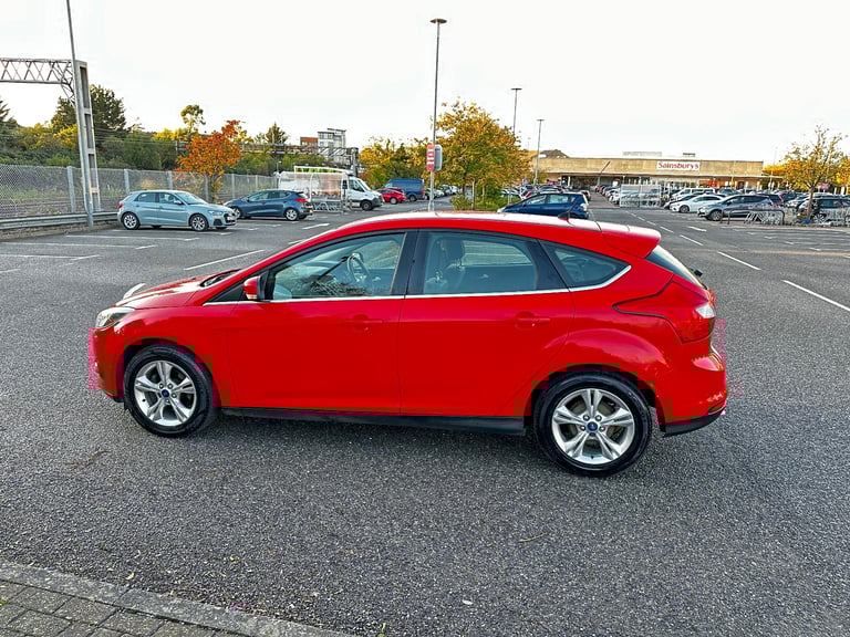 FORD Focus 1.5 Petrol 5 Doors 2013 with Parking Sensors & Low Mileage