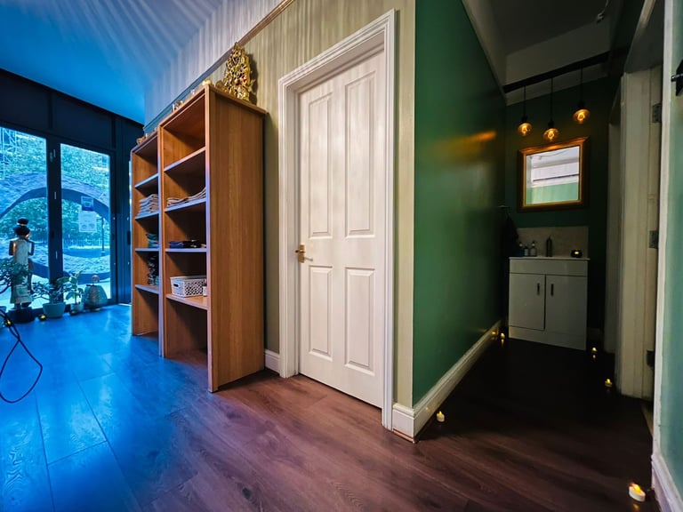 Beauty Treatment Room For Rent 